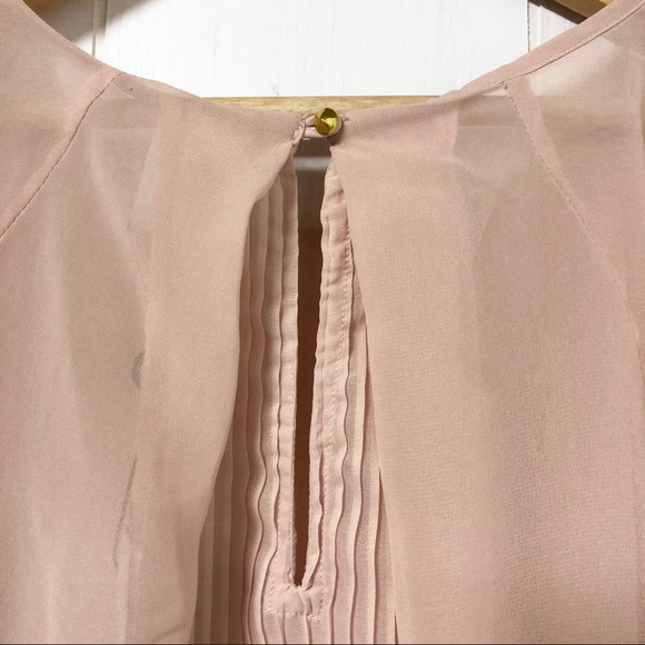 NWT Vero Moda Blush Flowy Blouse w Pleated Back - Picture 4 of 7